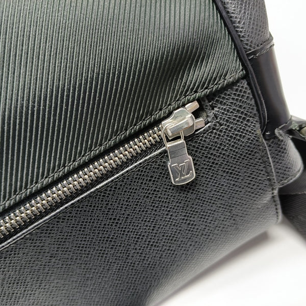 VIKTOR Calfskin Black