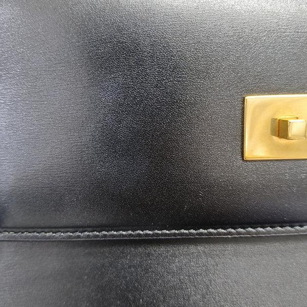 MANHATTAN Medium Calfskin Black