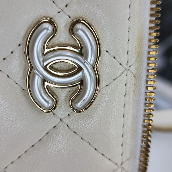VANITY CASE Mini Quilted Lambskin White