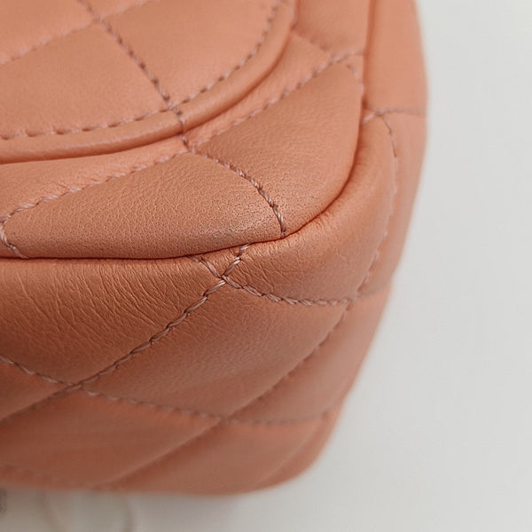 CLÁSICO CON SOLAPA Mini Piel de Cordero Acolchada Rosa