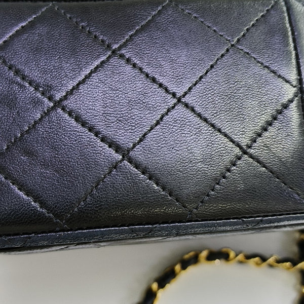 CLASSIC FLAP Medium Quilted Lambskin Black