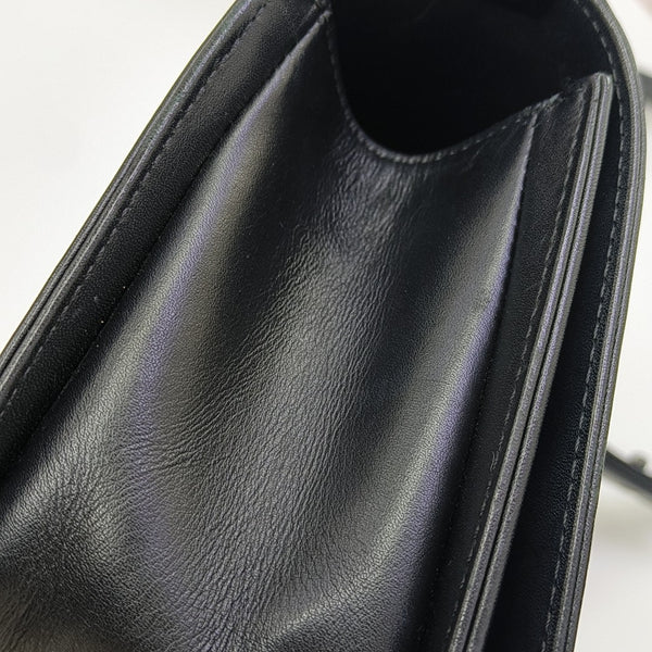 BOY CHANEL Medium Chevron Calfskin Black