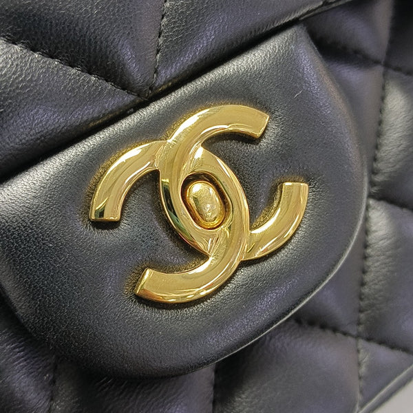 CLASSIC FLAP Jumbo Quilted Lambskin Black
