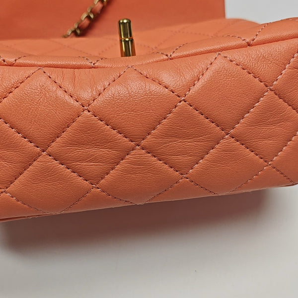 CLÁSICO CON SOLAPA Mini Piel de Cordero Acolchada Rosa