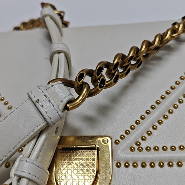Diorama Medium Cannage Calfskin White