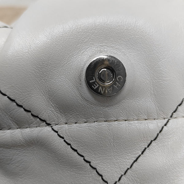 CHANEL 22 Medium Quilted Calfskin White