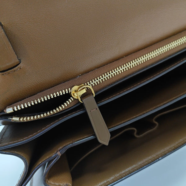 CLASSIC BOX Medium Calfskin Brown