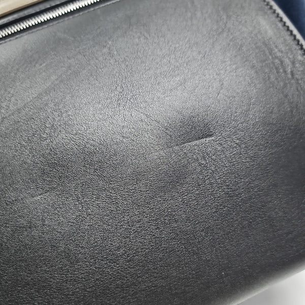 TRAPEZE Medium Calfskin Black