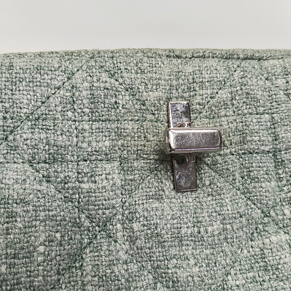 Dior Caro pequeño de tela acolchada verde