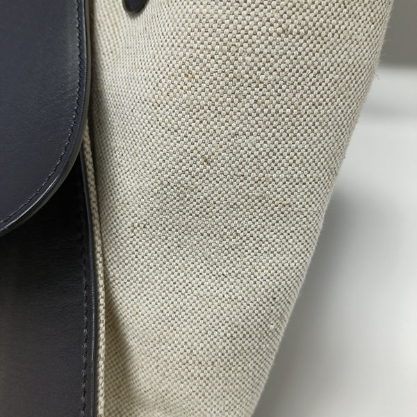 TRAPEZE Medium Calfskin Black