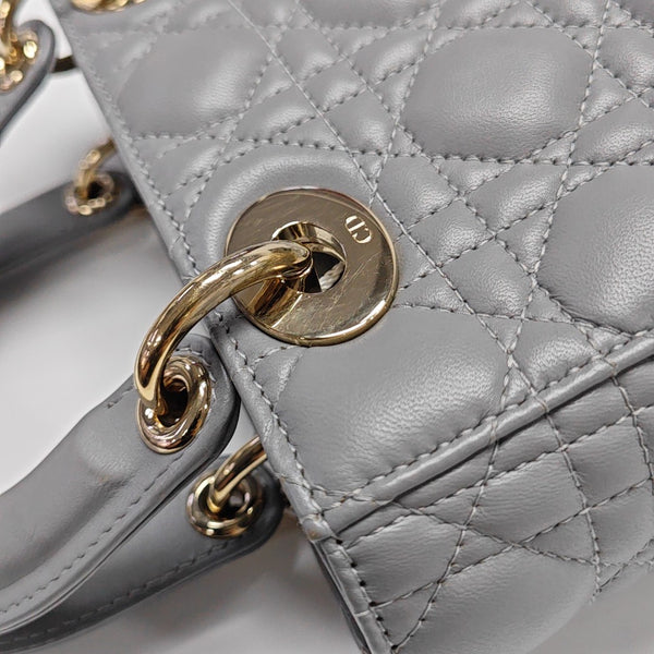 Lady Dior Pequeño de Piel de Cordero Acolchada Gris