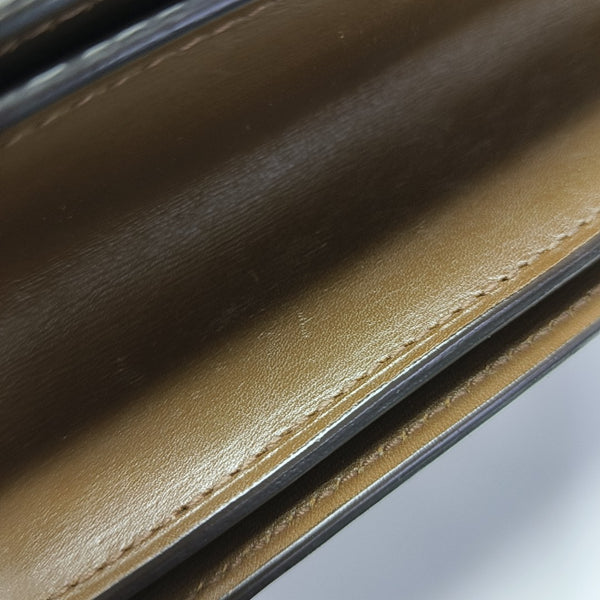 CLASSIC BOX Medium Calfskin Brown