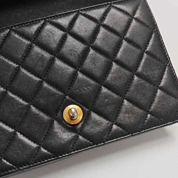 CLASSIC VERTICAL PEARL Medium Quilted Lambskin Black