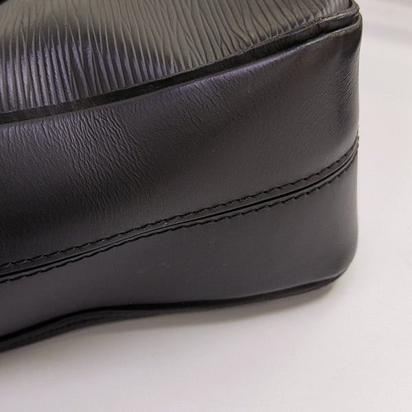 Epi Shoulder Bag Black