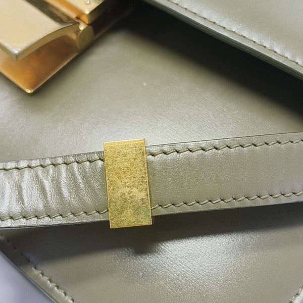CLASSIC BOX Medium Calfskin Green
