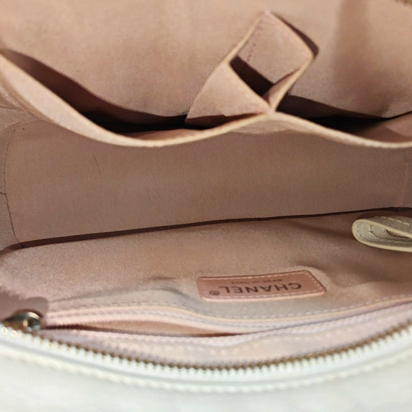 Authenticated pre-owned Gabrielle Medium Quilted Lambskin White - Shoulder Bag at Looply