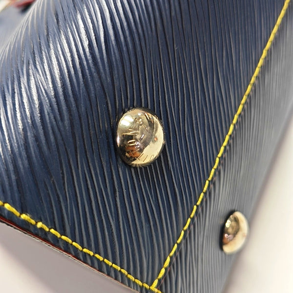 Authenticated pre-owned Twist Epi Blue - Shoulder Bag at Looply