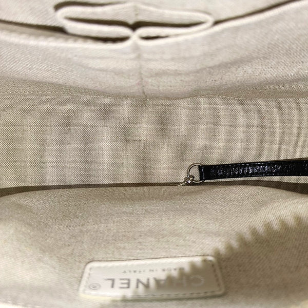 Authenticated pre-owned Gabrielle Medium Wool Black - Shoulder Bag at Looply