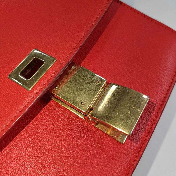Authenticated pre-owned CLASSIC BOX Mini Calfskin Red - Shoulder Bag at Looply