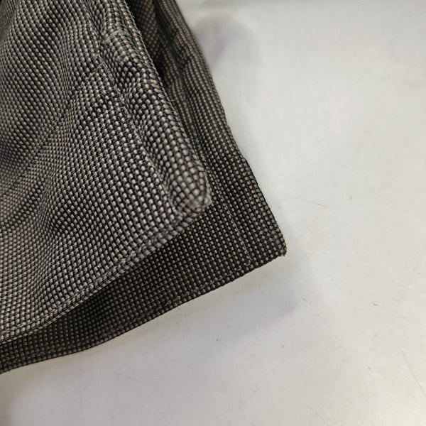 Her Line Canvas Gray