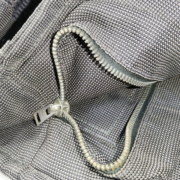 Her Line Canvas Gray