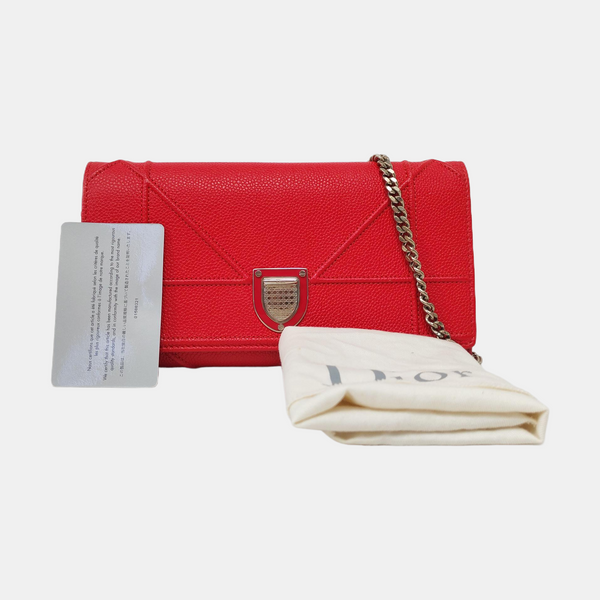 Authenticated pre-owned Diorama Calfskin Red - Shoulder Bag at Looply