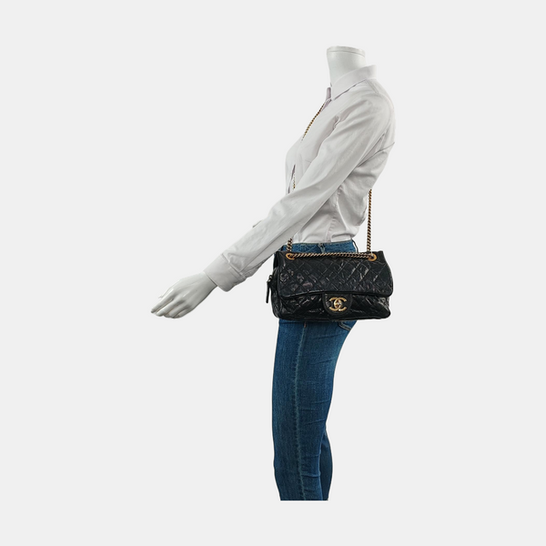 Authenticated pre-owned Classic Flap Medium Quilted Calfskin Black - Crossbody Bag at Looply