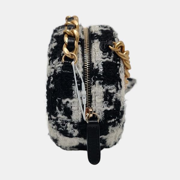 Authenticated pre-owned Chanel 19 Quilted Wool Black - Crossbody Bag at Looply