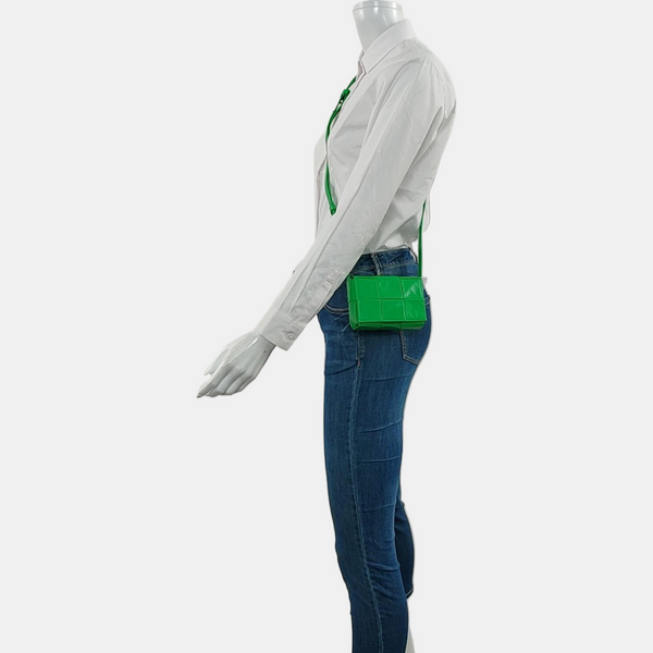 Authenticated pre-owned Cassette Small Calfskin Green - Crossbody Bag at Looply