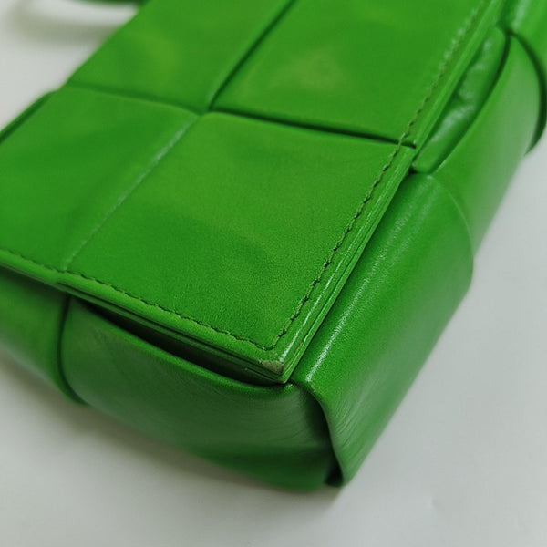 Authenticated pre-owned Cassette Small Calfskin Green - Crossbody Bag at Looply