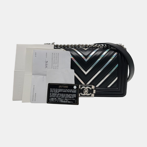 Authenticated pre-owned Boy Chanel Medium Chevron Calfskin Black - Shoulder Bag at Looply