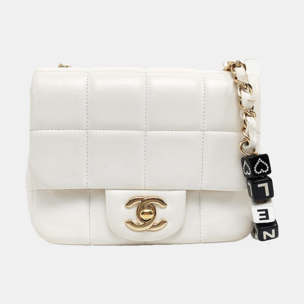 Authenticated pre-owned Classic Flap Medium Lambskin White - Crossbody Bag at Looply