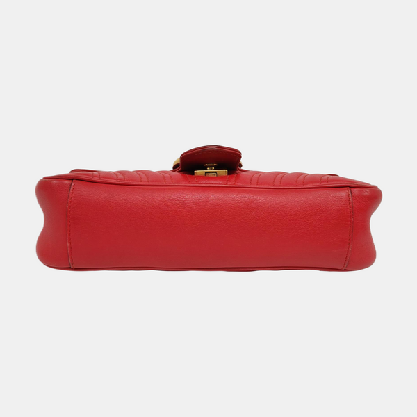 Authenticated pre-owned GG Marmont Medium Calfskin Red - Shoulder Bag at Looply