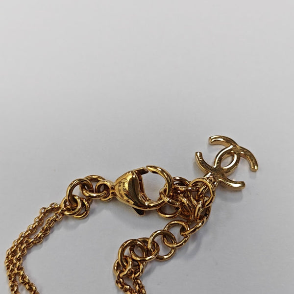 Pulsera de metal dorado