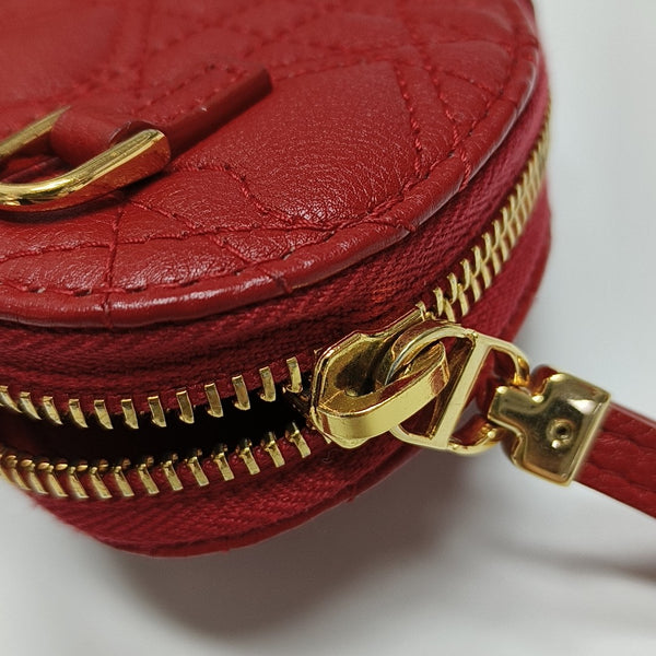 Authenticated pre-owned Dior Caro Calfskin Red - Crossbody Bag at Looply