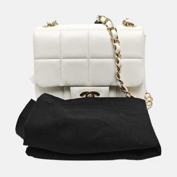 Authenticated pre-owned Classic Flap Lambskin White - Crossbody Bag at Looply