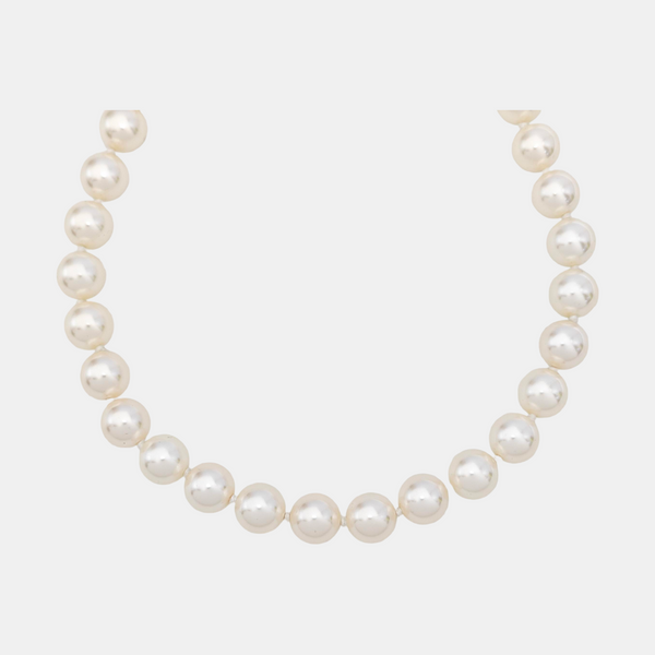 Authenticated pre-owned Faux Pearl White Necklace - Necklace at Looply