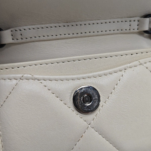 Authenticated pre-owned Chanel 19 Quilted Calfskin White - Shoulder Bag at Looply