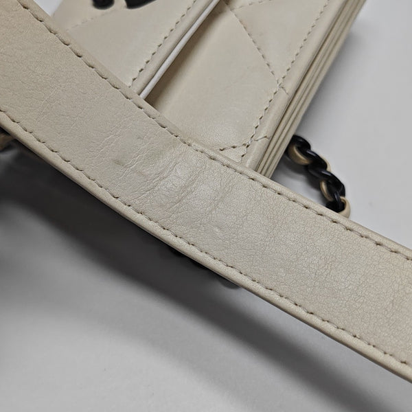 Authenticated pre-owned Chanel 19 Quilted Calfskin White - Shoulder Bag at Looply