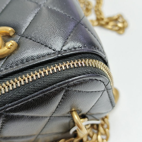 Authenticated pre-owned Vanity Case Quilted Lambskin Black - Crossbody Bag at Looply