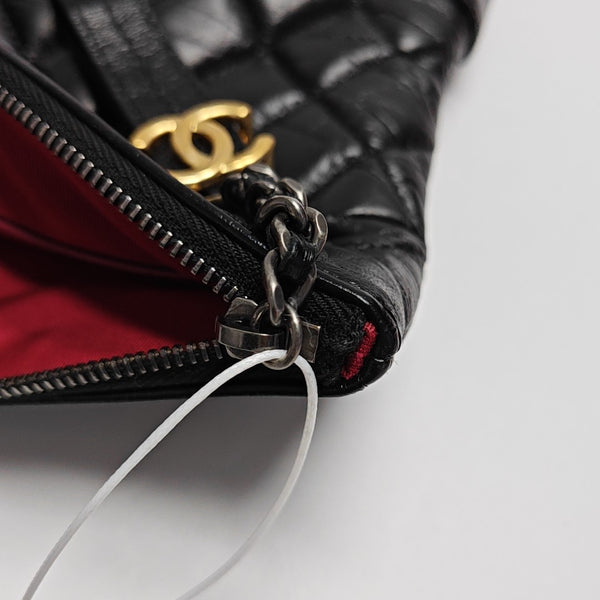 Authenticated pre-owned Gabrielle Quilted Calfskin Black - Clutch at Looply