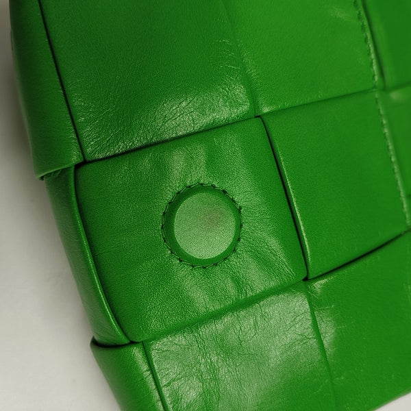 Authenticated pre-owned Cassette Small Calfskin Green - Crossbody Bag at Looply