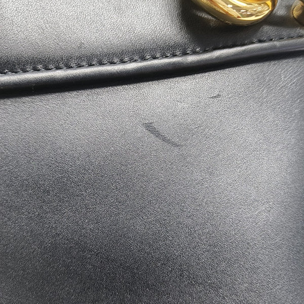 Authenticated pre-owned Mount Calfskin Black - Shoulder Bag at Looply