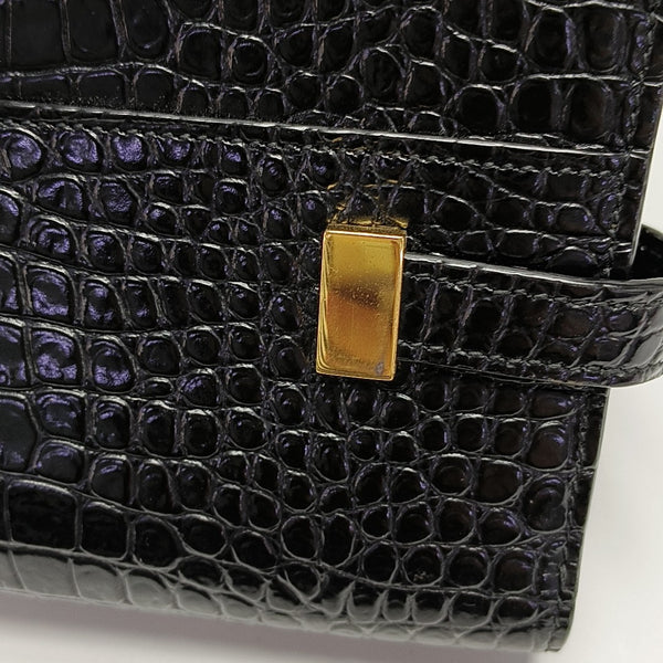 MANHATTAN Medium Calfskin Black