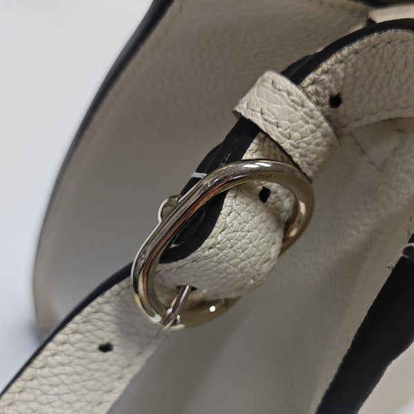 Authenticated pre-owned Jackie 1961 Calfskin White - Shoulder Bag at Looply