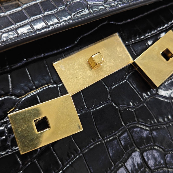 MANHATTAN Medium Calfskin Black