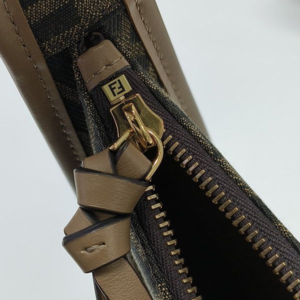 Bolso de mano de tela marrón