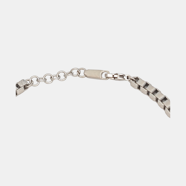 Authenticated pre-owned Silver-tone Metal Necklace - Necklace at Looply
