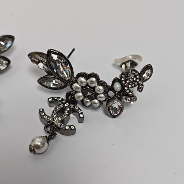 Authenticated pre-owned Silver-tone Metal Synthetic Crystal Faux Pearl Silver Earring - Earrings at Looply