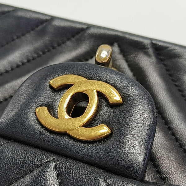 CLASSIC FLAP Mini Chevron Lambskin Black
